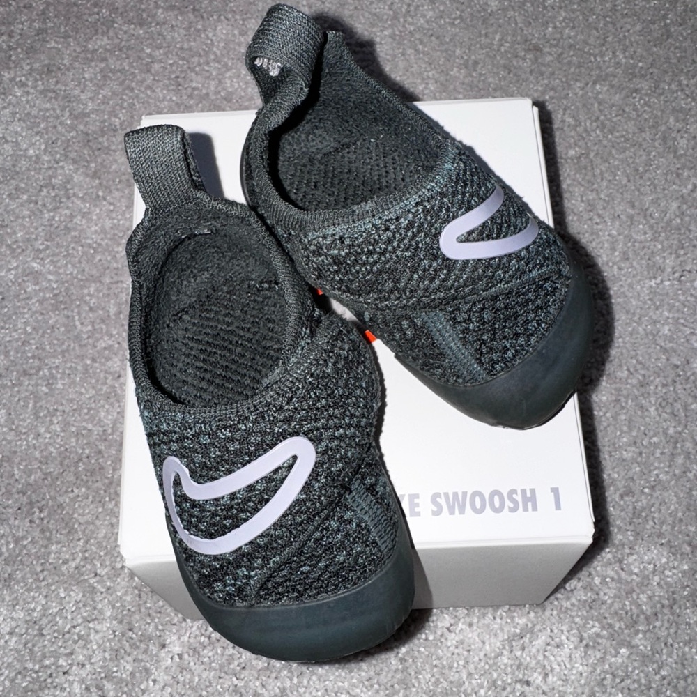 NIKE SWOOSH 1